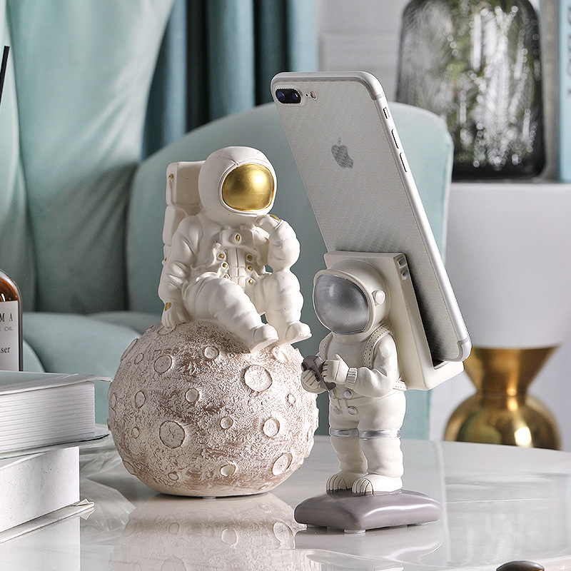 Europe Space Man Figure Astron - مراجعة Phone Accessories Europe وسعره
