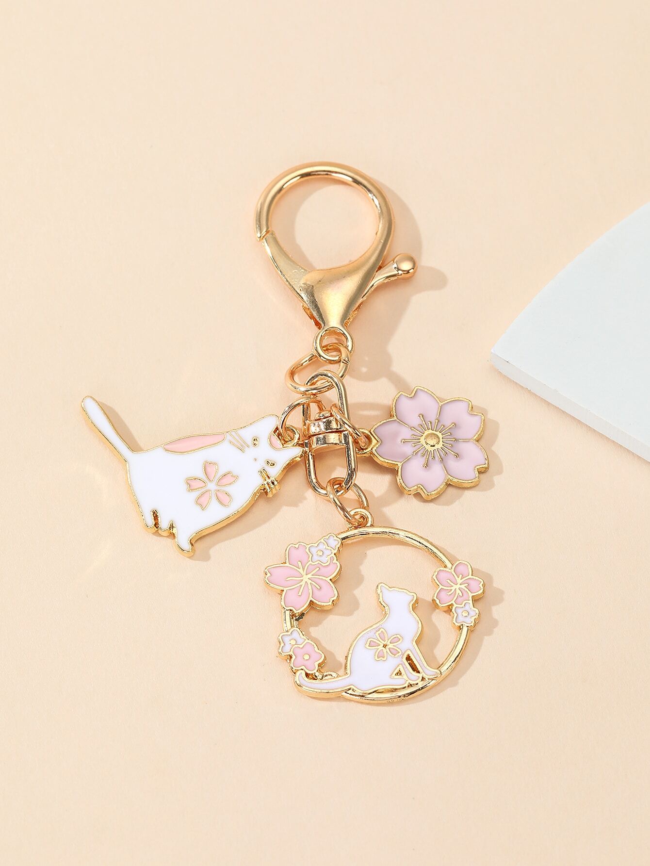 Cat & Flower Decor Bag Charm K - مراجعة Phone Accessories For Teen Girls وسعره