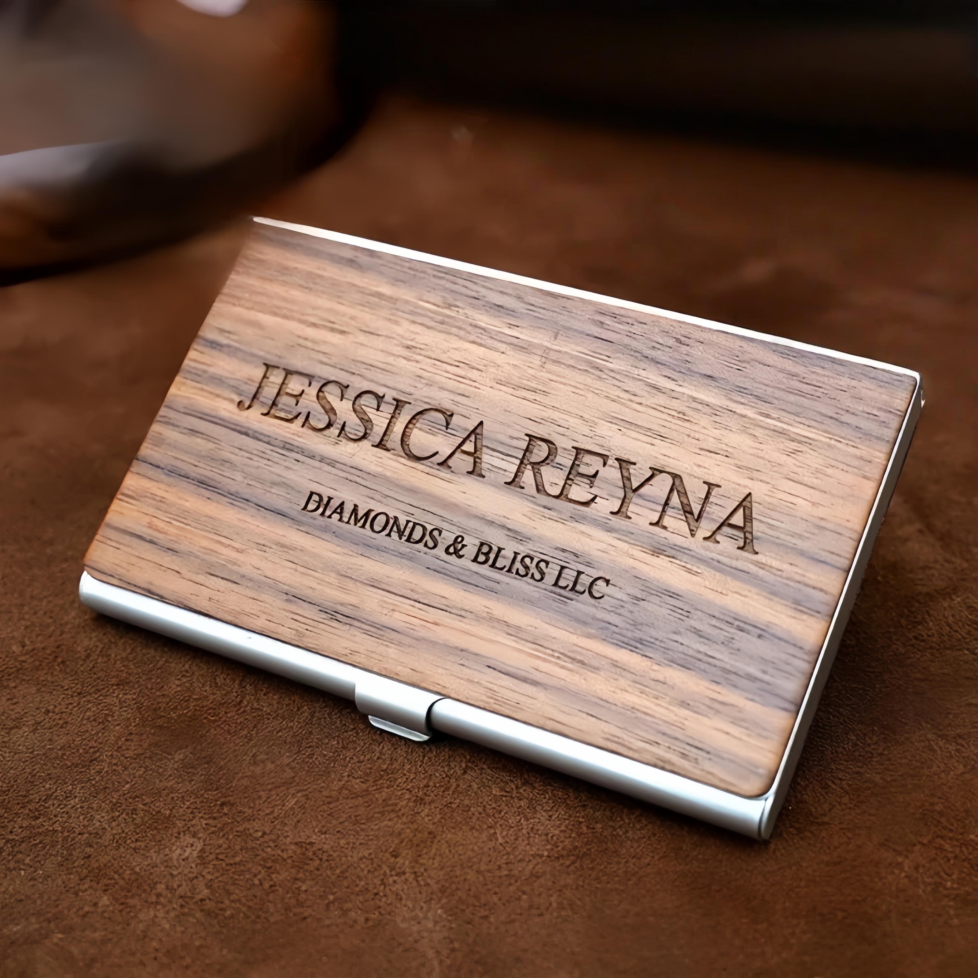 Custom Business Card Case Wood - مراجعة Phone Accessories Company وسعره
